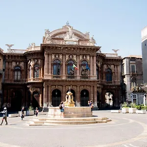 Landolinas , Aeroporto di Catania Fontana Rossa Italia